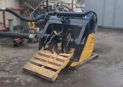 Reinforced hydraulic connections on the EDDY Pump excavator attachment.