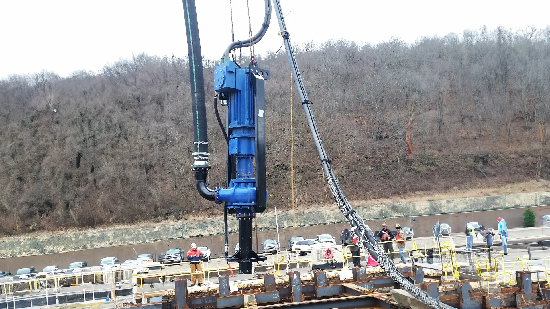 Hydraulic cable-deployed dredge pump with jetting ring
