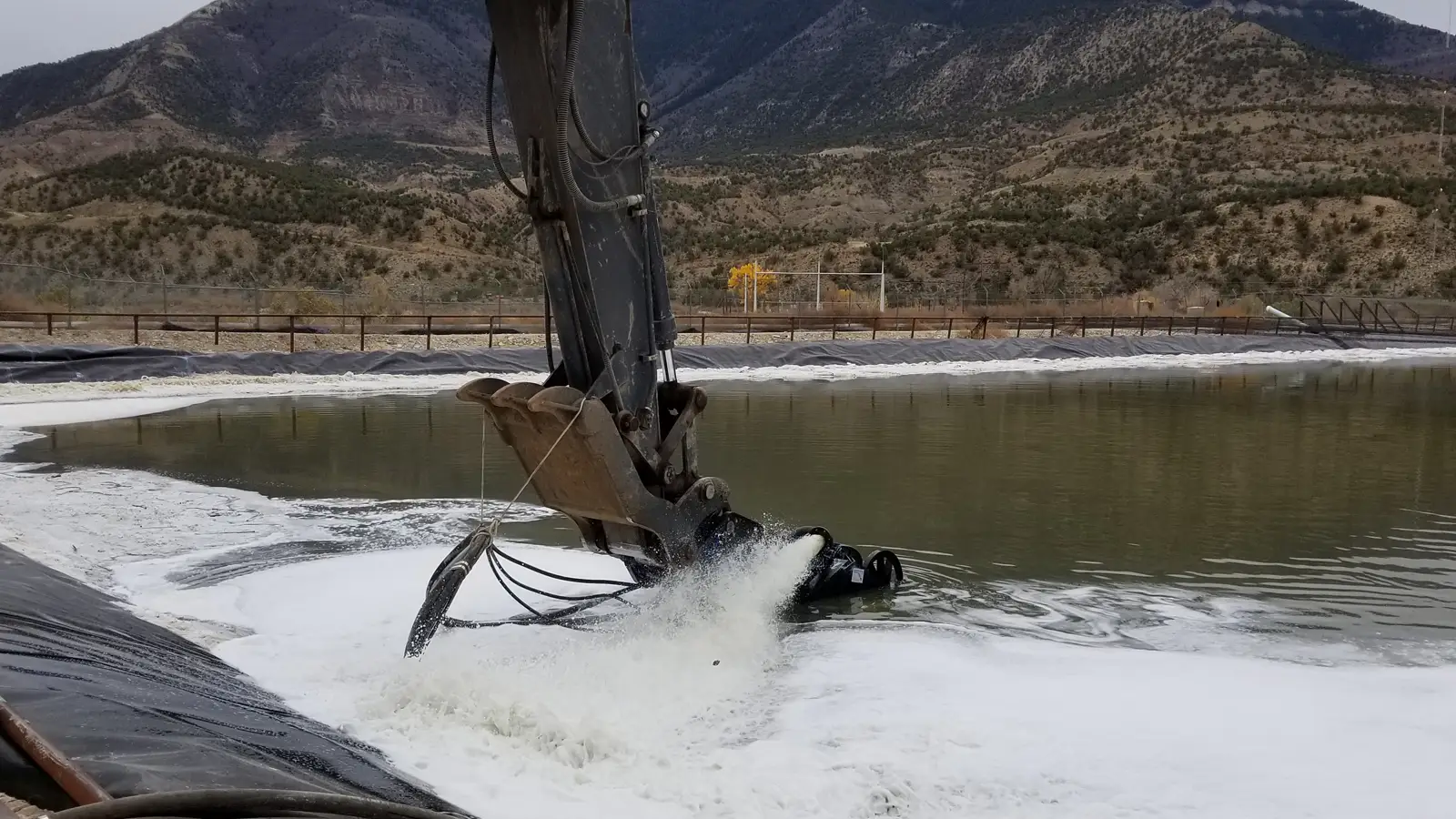 Excavator Dredging Solution EDDY Pump excavator pump attachment with liner safe dredging system for high solids tailings removal and efficient slurry transfer