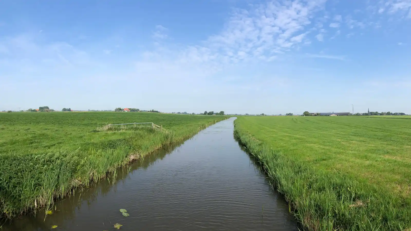Irrigation canal desilting based on channel conditions