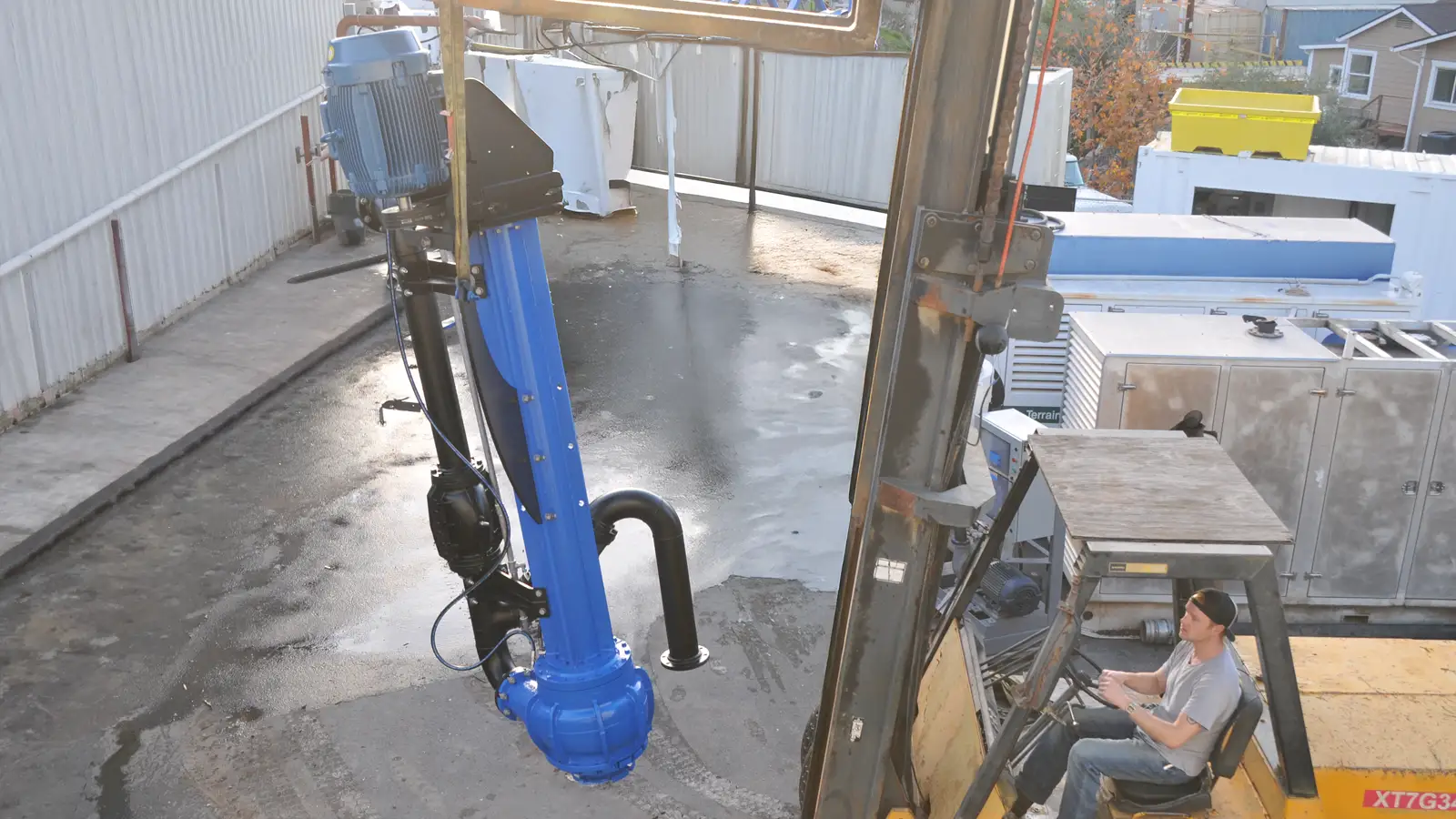 High Chrome Slurry Pump Solution Industrial submersible slurry pump with cutter head and high chrome components handling abrasive mining tailings at high flow rates